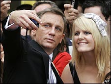 Daniel Craig with a fan at the Sydney premiere of Quantum of Solace